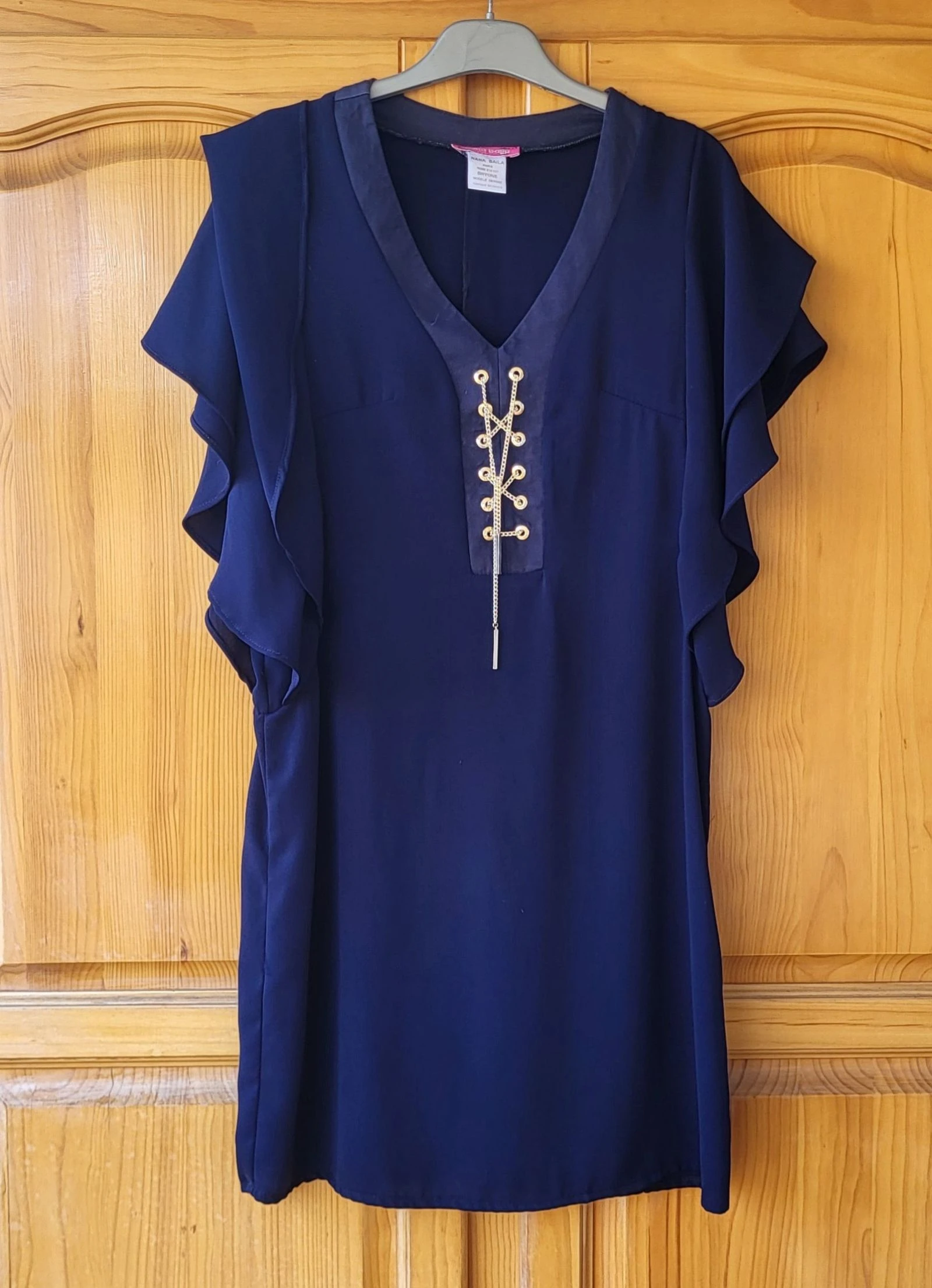 Nana Baila Vestido TFr38/TM-Marinho-Ombro com Volante & Corte Reto & Decote com Laço Dourado em OT – photo 3